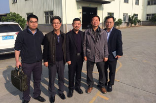 誠意打動客戶，韓商飛萬里赴鑫發驗廠
